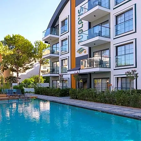 Juglans Aparthotel 4*